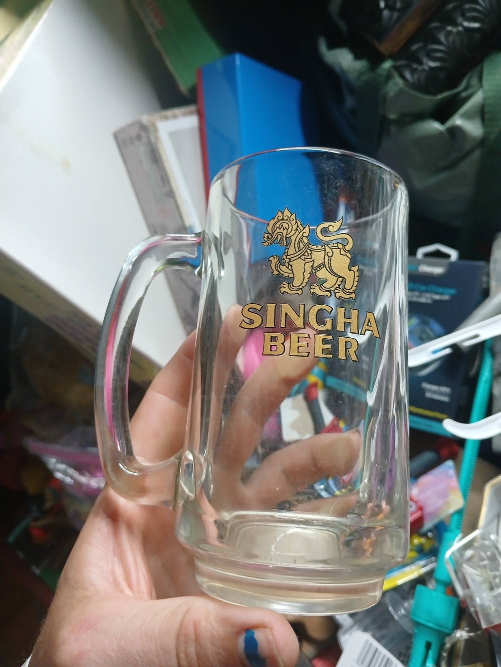 clear glass Singha Beer mug with a handle and gold logo